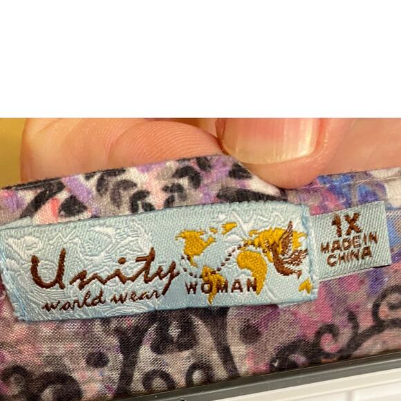 Unity Burgendy Blouse Sz 1XL Short Sleeves Unique Neckline Casual Work - Picture 3 of 5